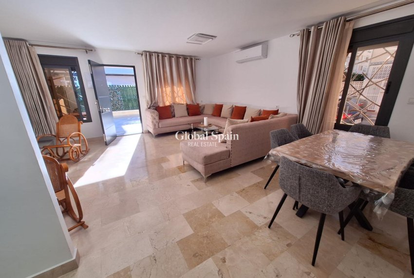 Resale - HOUSE -
TORREVIEJA - Center