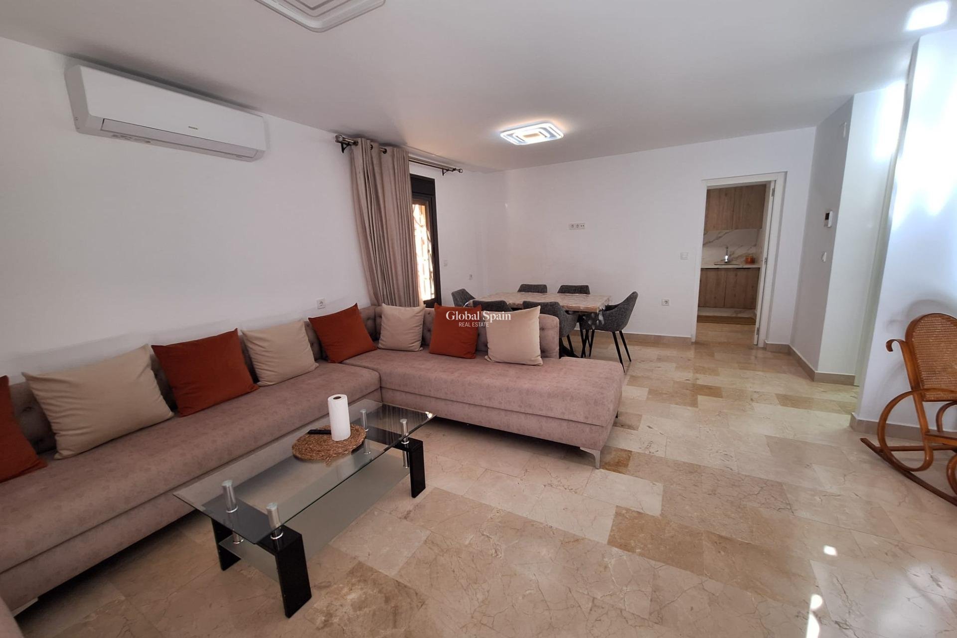 Resale - HOUSE -
TORREVIEJA - Center