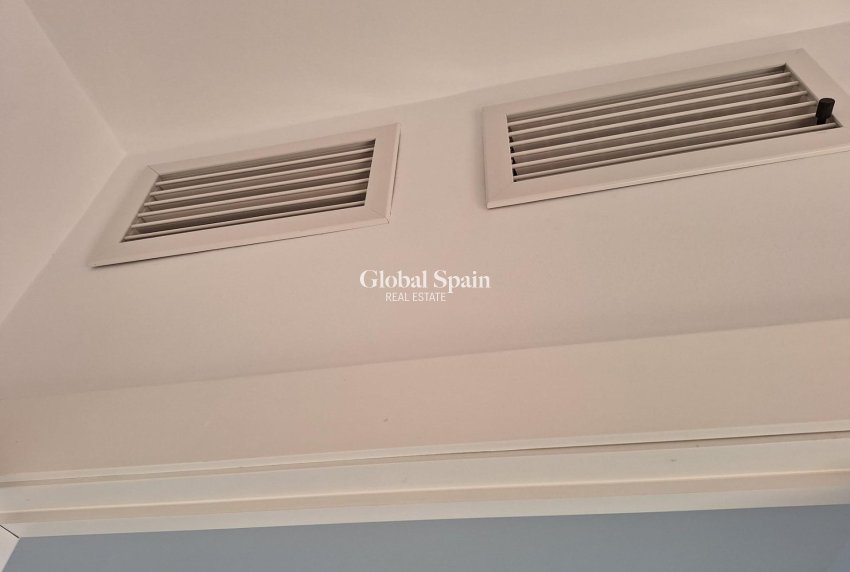 Resale - HOUSE -
TORREVIEJA - Center