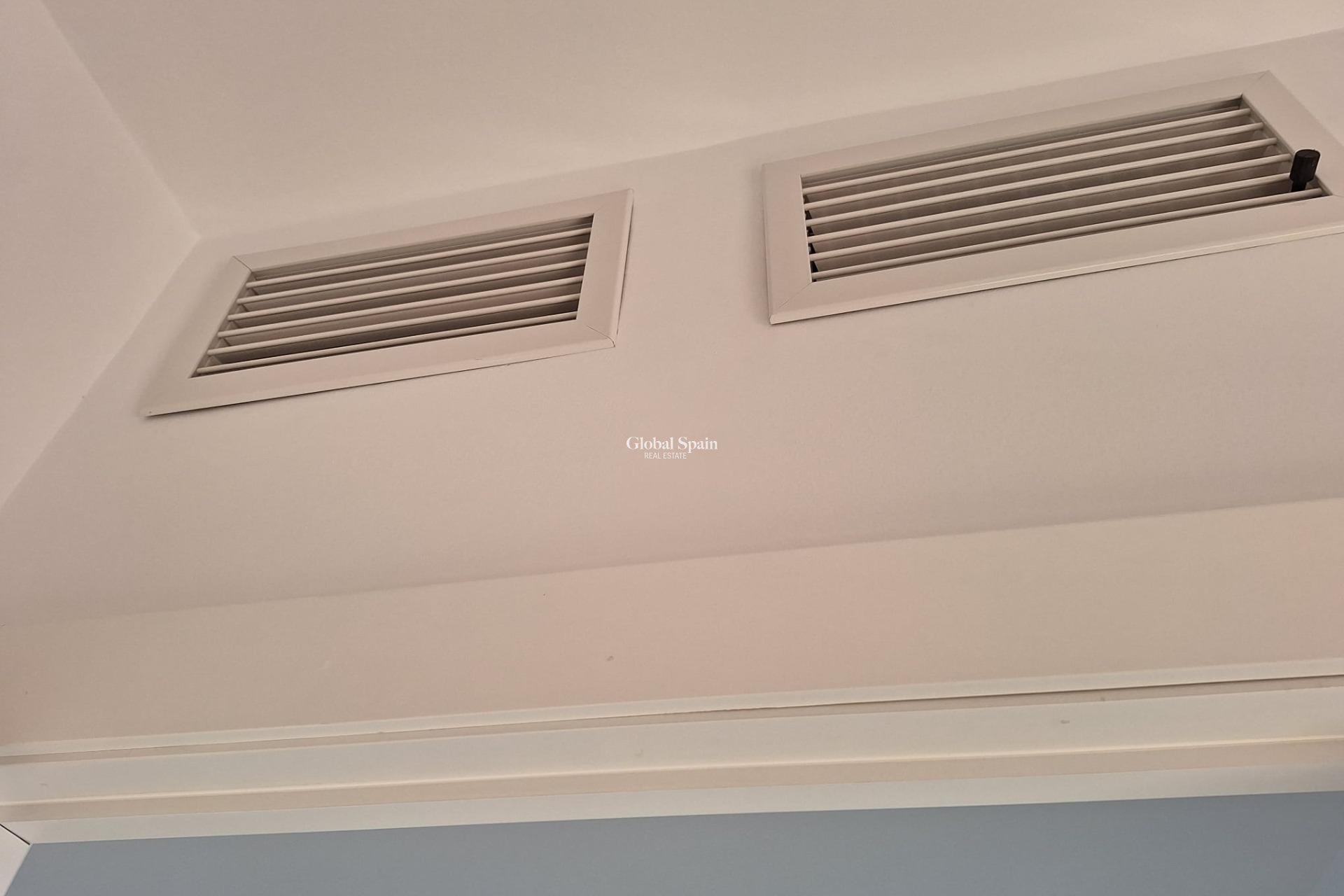 Resale - HOUSE -
TORREVIEJA - Center