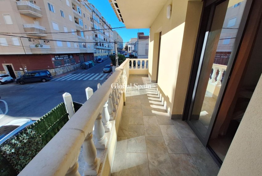 Resale - HOUSE -
TORREVIEJA - Center