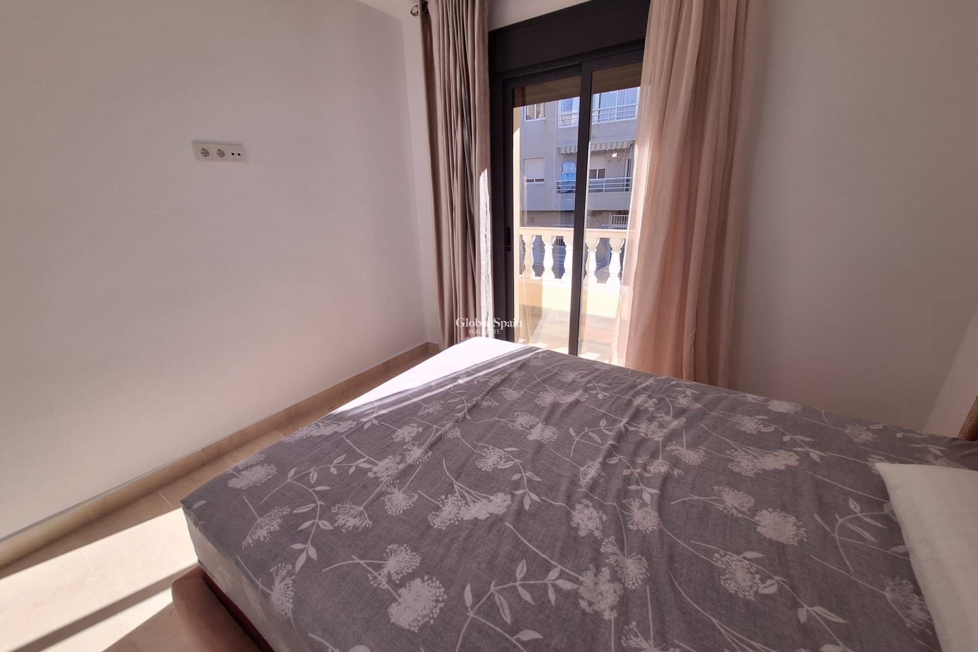 Resale - HOUSE -
TORREVIEJA - Center