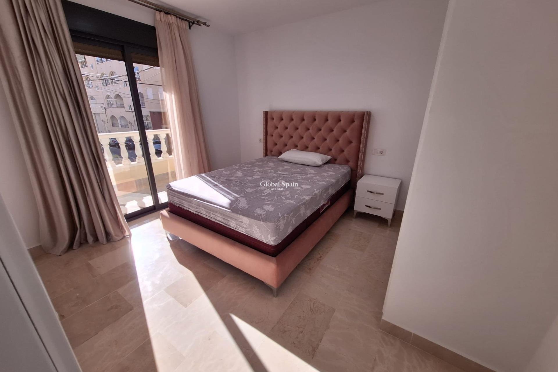 Resale - HOUSE -
TORREVIEJA - Center