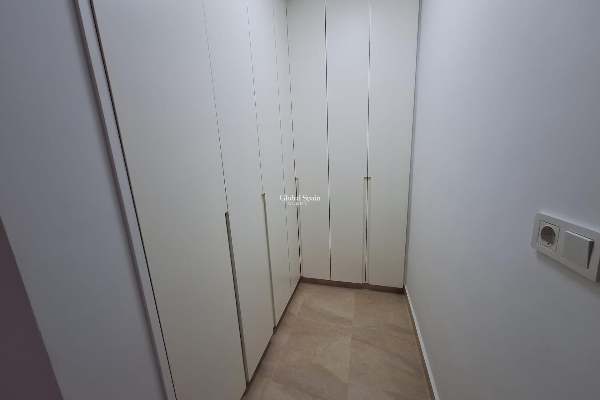 Resale - HOUSE -
TORREVIEJA - Center