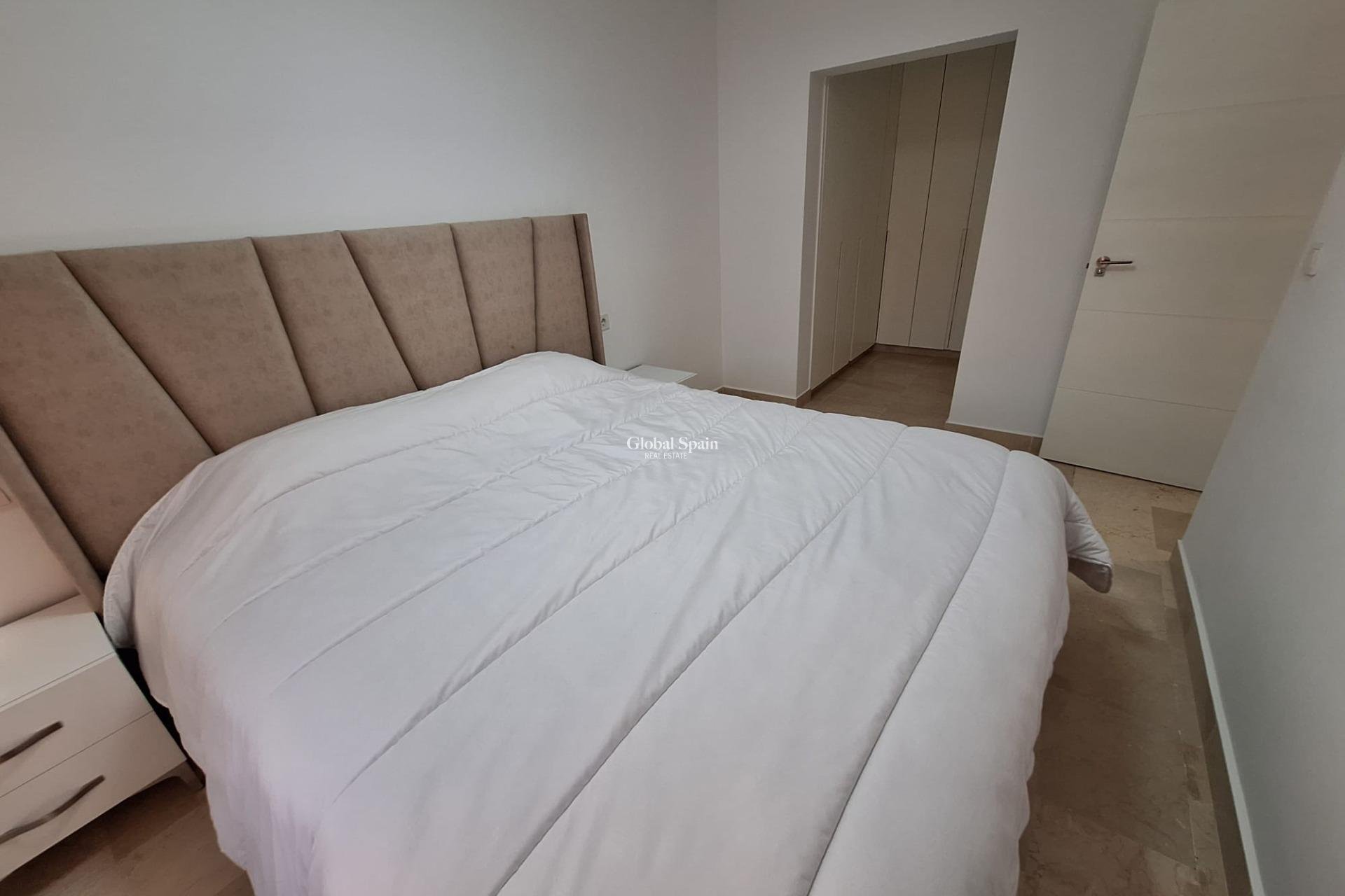 Resale - HOUSE -
TORREVIEJA - Center