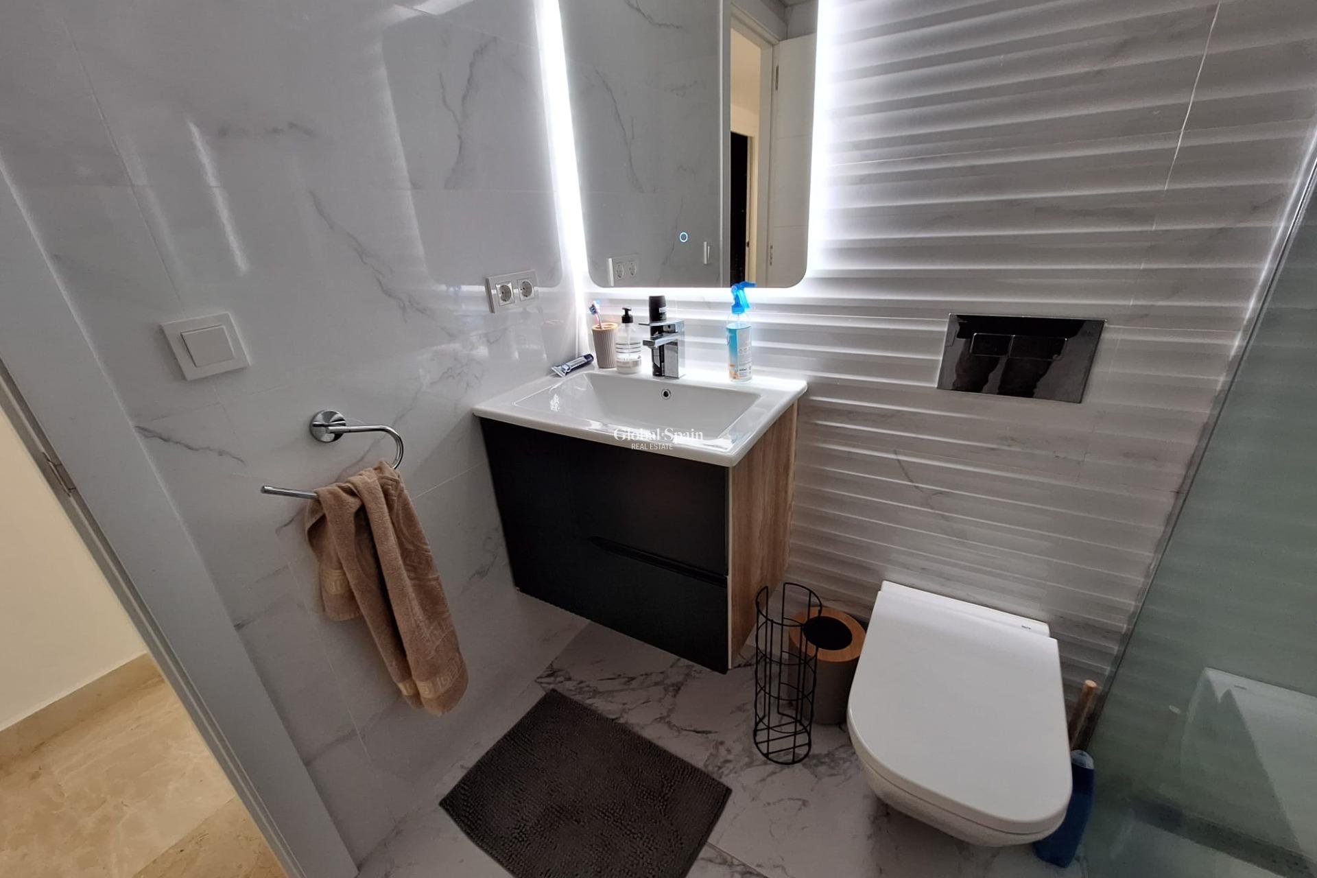 Resale - HOUSE -
TORREVIEJA - Center