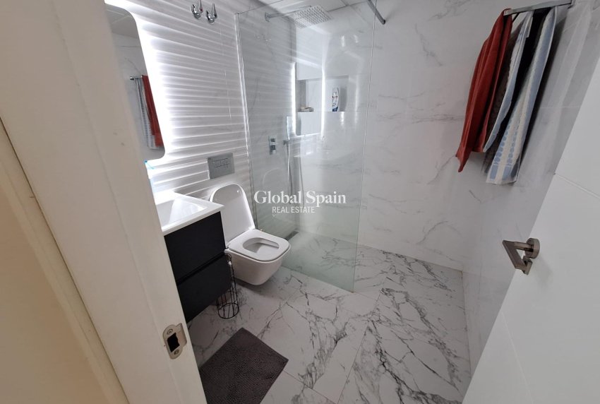 Resale - HOUSE -
TORREVIEJA - Center