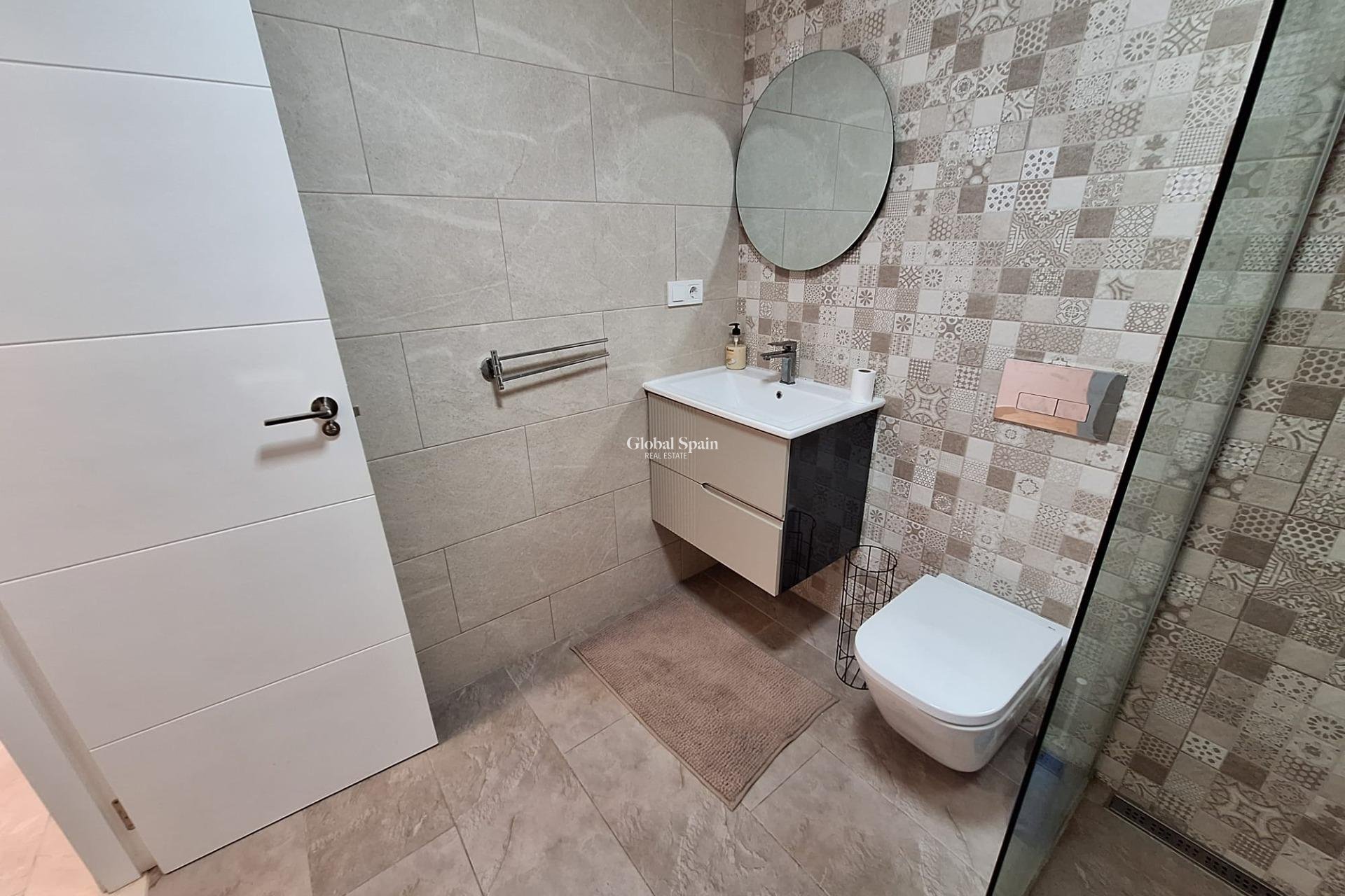 Resale - HOUSE -
TORREVIEJA - Center