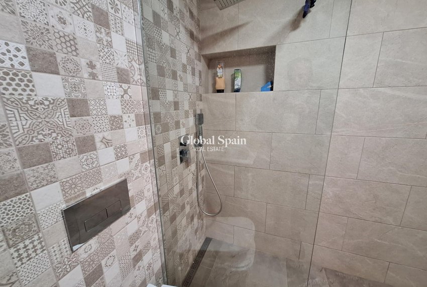 Resale - HOUSE -
TORREVIEJA - Center