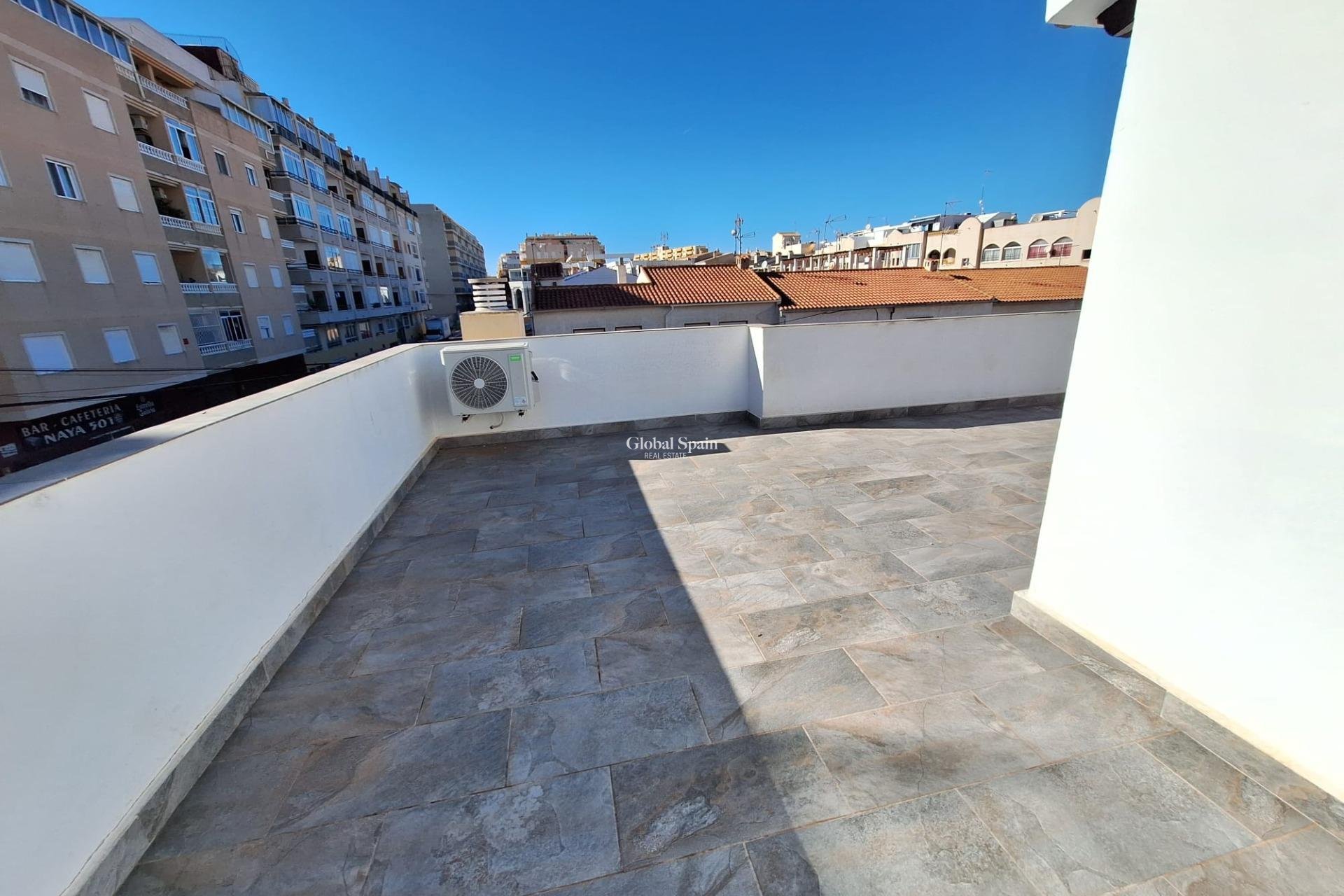 Resale - HOUSE -
TORREVIEJA - Center