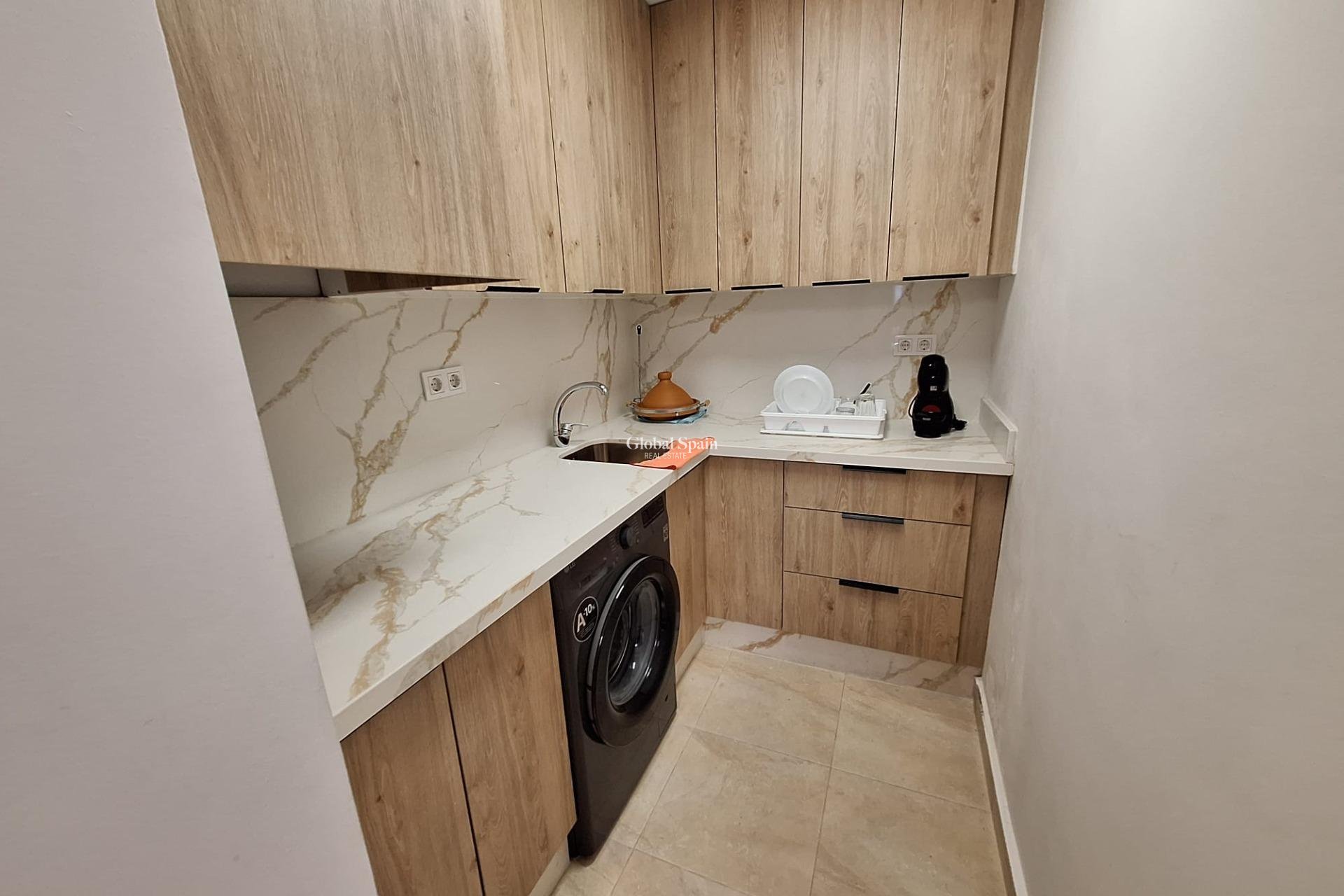 Resale - HOUSE -
TORREVIEJA - Center