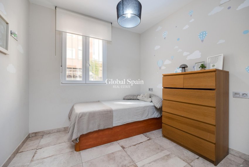 Resale - HOUSE -
TORREVIEJA - Center