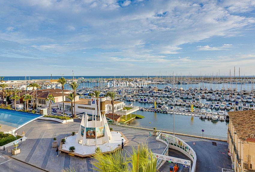 Resale - HOUSE -
TORREVIEJA - Center