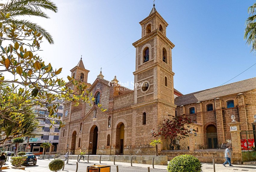 Resale - HOUSE -
TORREVIEJA - Center