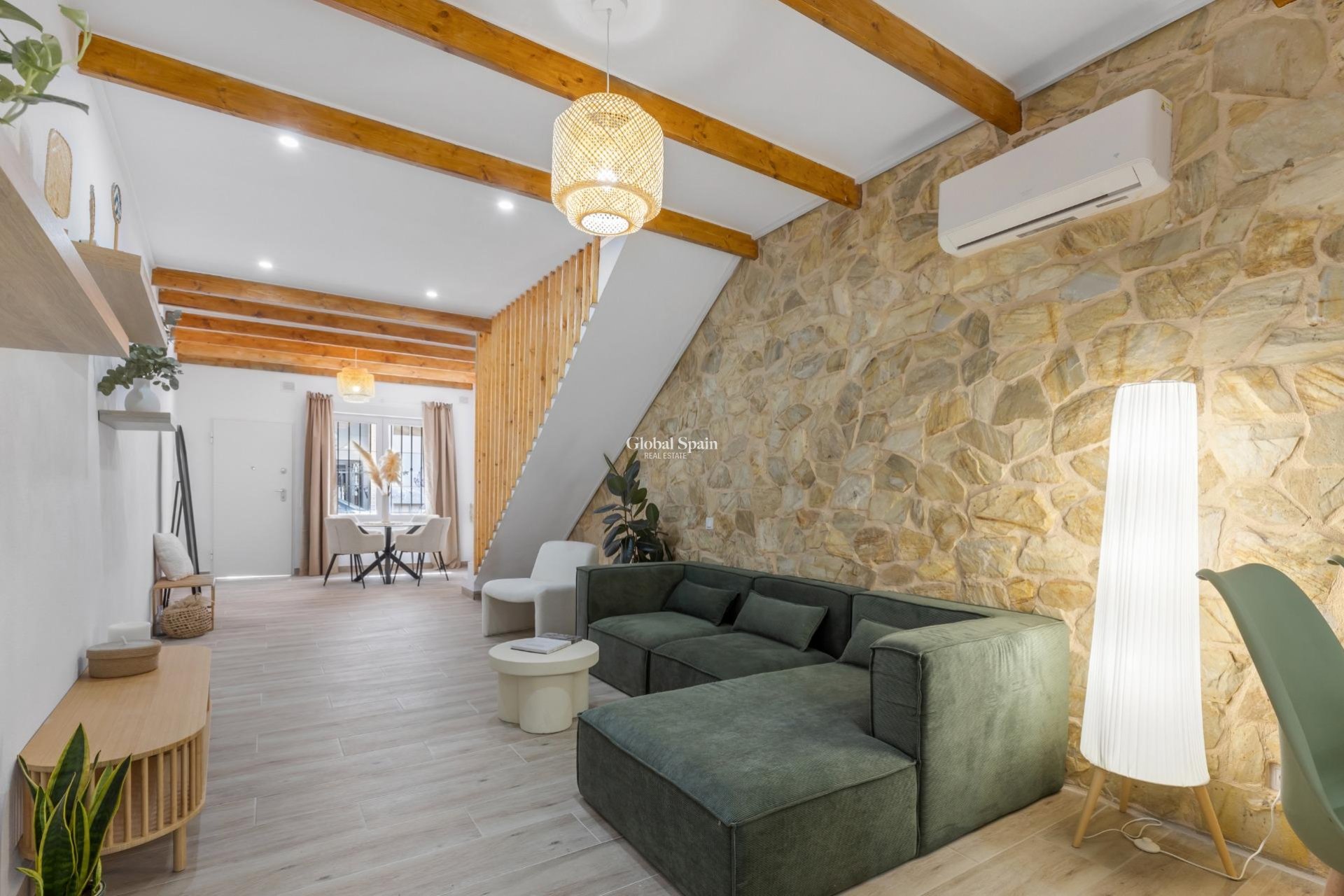 Resale - HOUSE -
TORREVIEJA - Centro - Muelle Pesquero