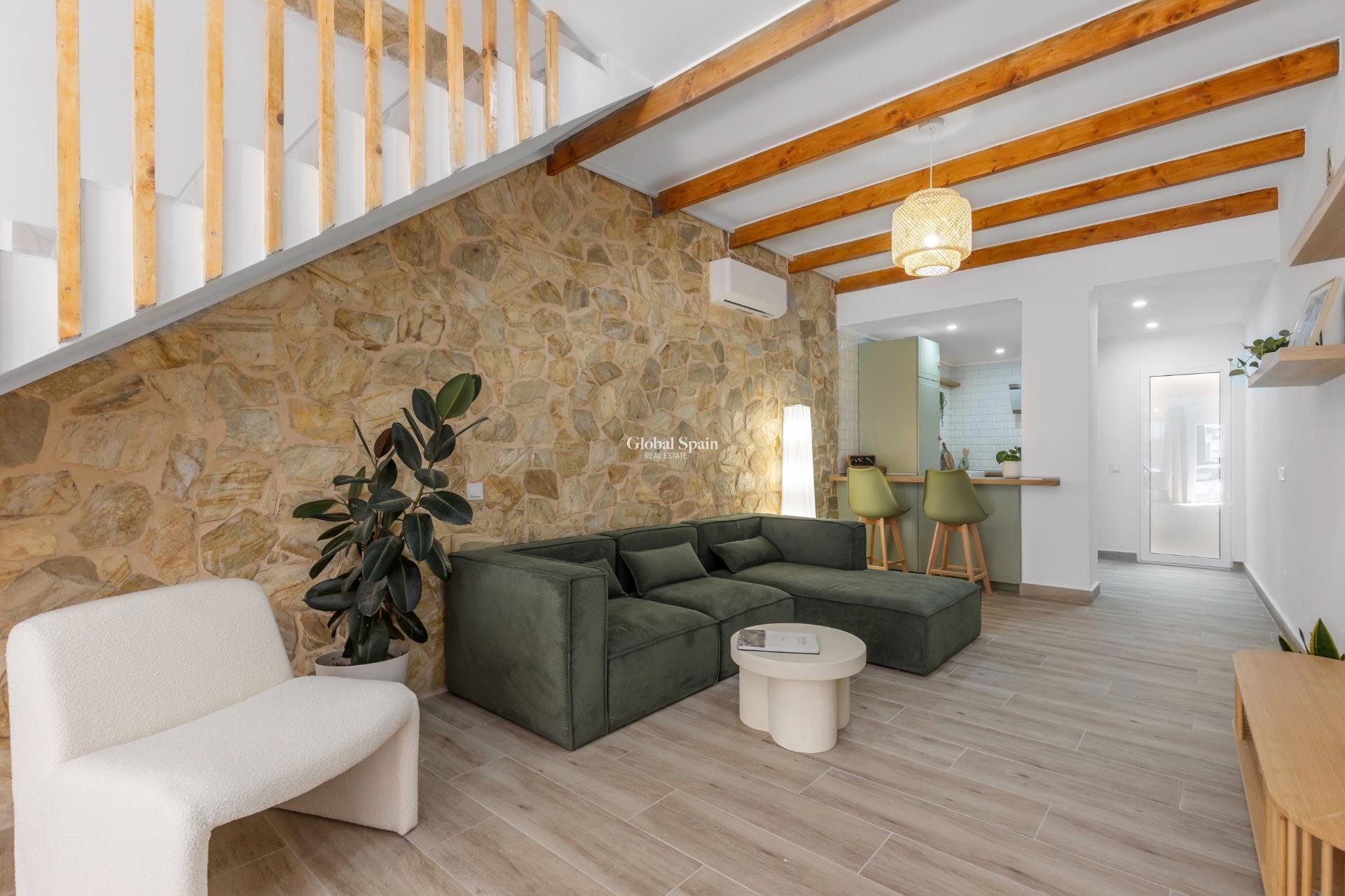 Resale - HOUSE -
TORREVIEJA - Centro - Muelle Pesquero