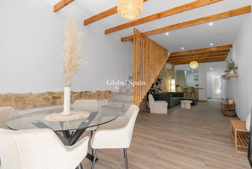 Resale - HOUSE -
TORREVIEJA - Centro - Muelle Pesquero