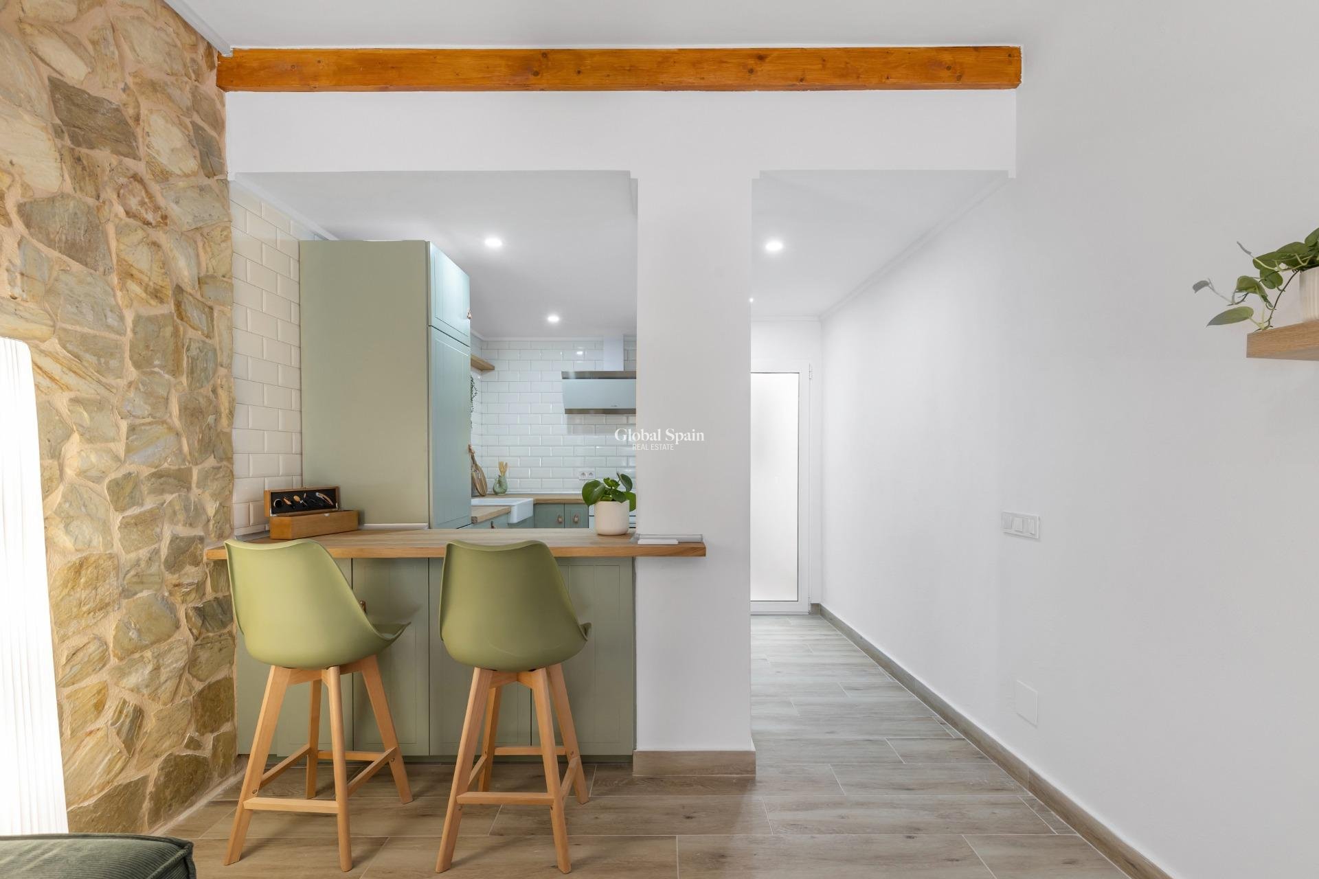 Resale - HOUSE -
TORREVIEJA - Centro - Muelle Pesquero