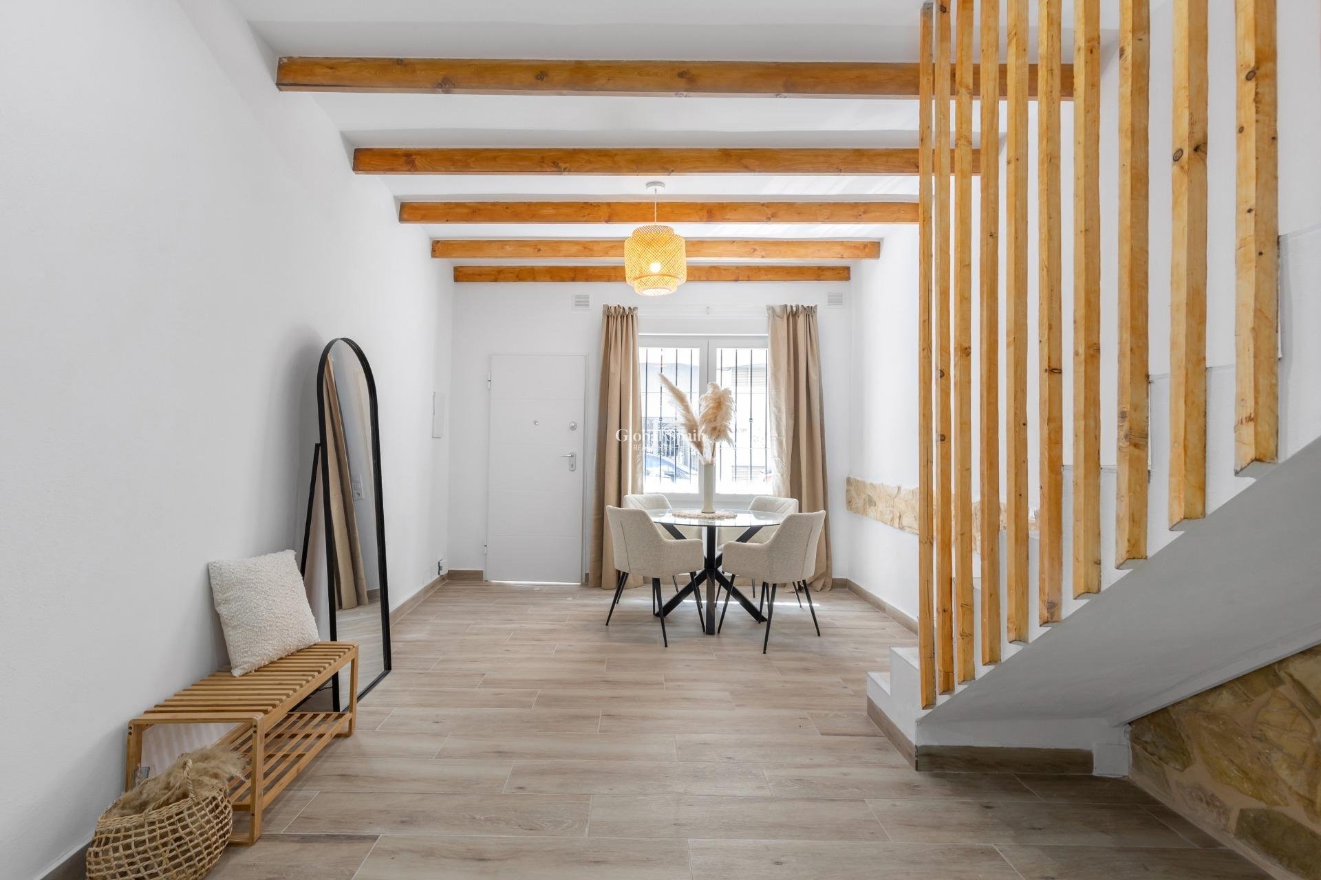 Resale - HOUSE -
TORREVIEJA - Centro - Muelle Pesquero