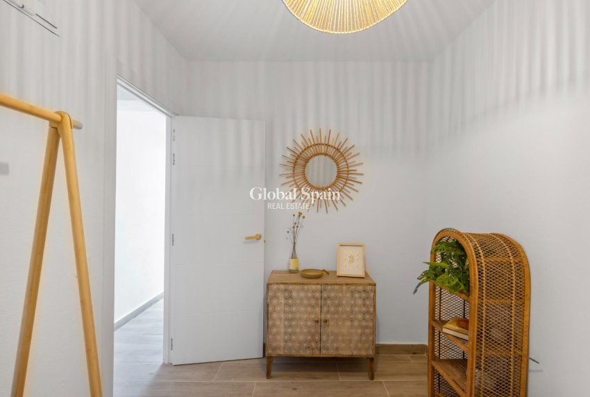 Resale - HOUSE -
TORREVIEJA - Centro - Muelle Pesquero