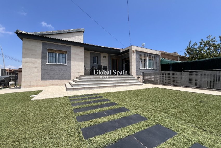 Resale - HOUSE -
TORREVIEJA - Costa Blanca Sur