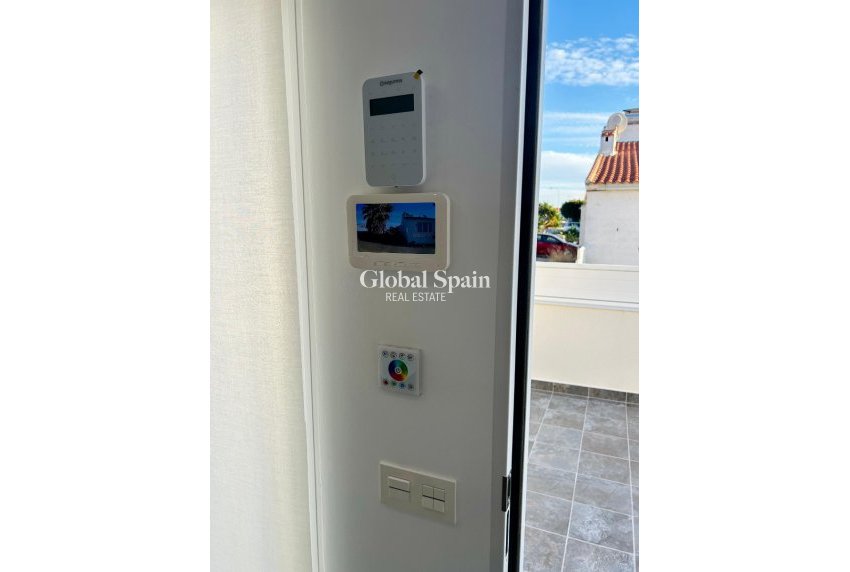 Resale - HOUSE -
TORREVIEJA - Costa Blanca