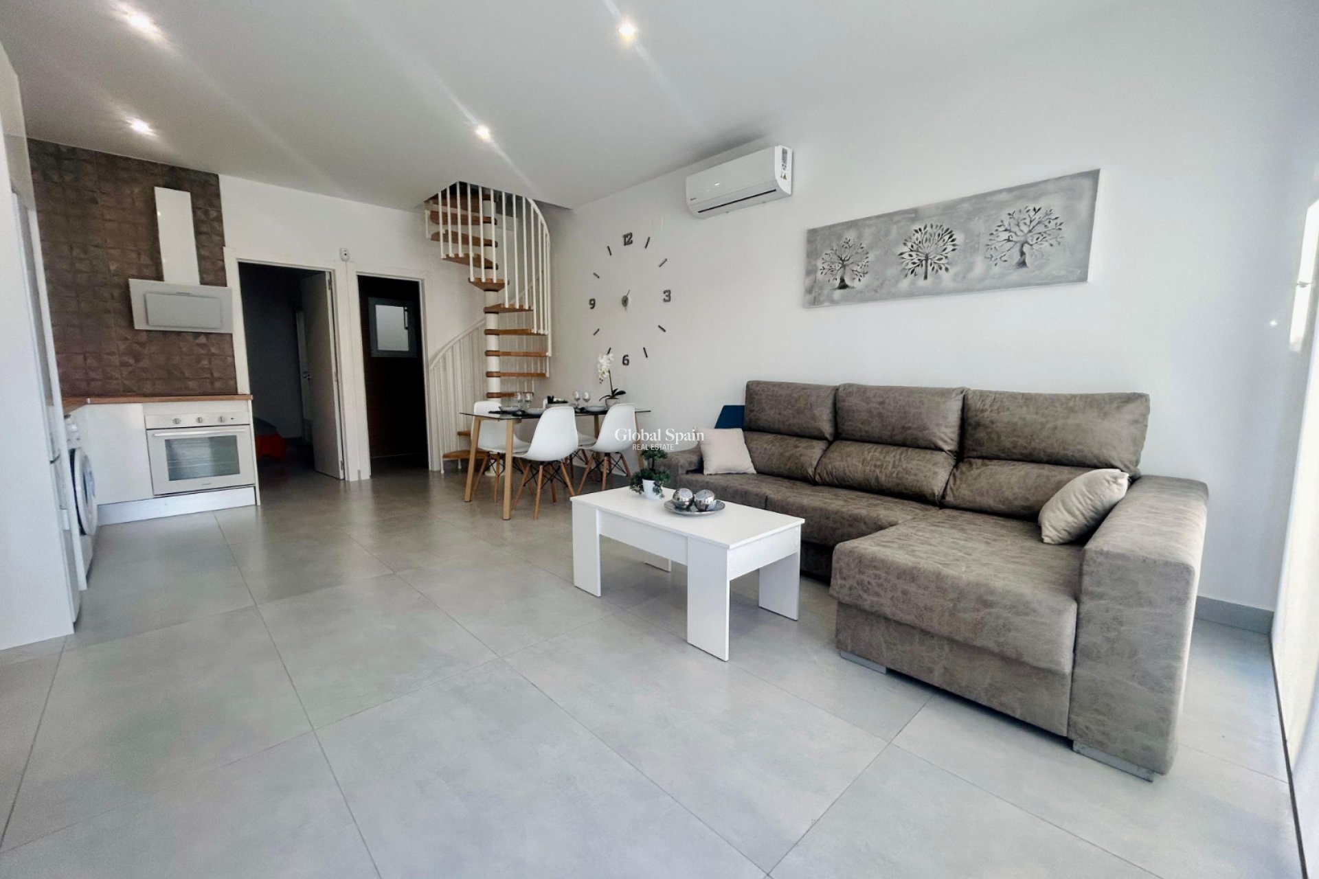 Resale - HOUSE -
TORREVIEJA - Costa Blanca