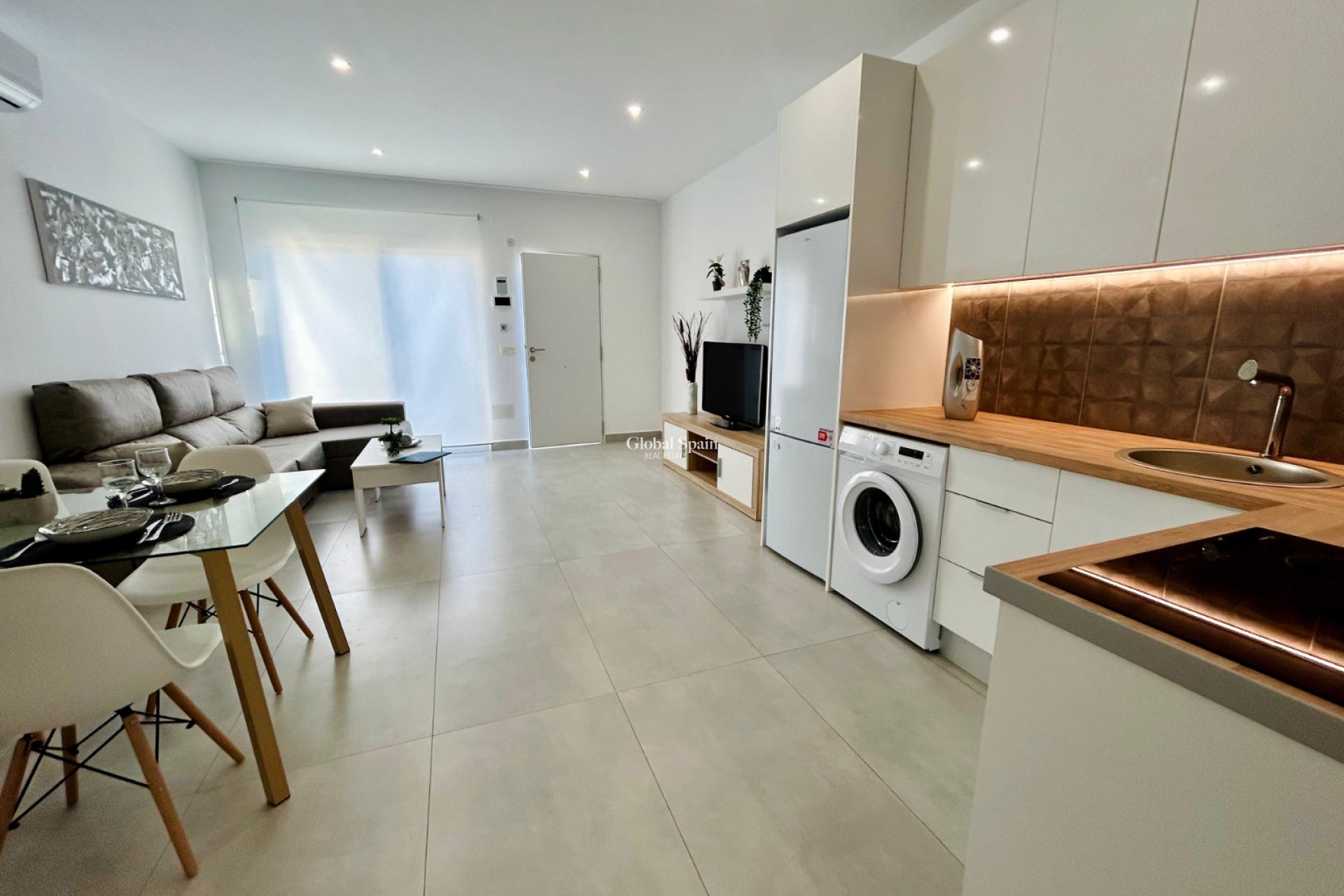 Resale - HOUSE -
TORREVIEJA - Costa Blanca