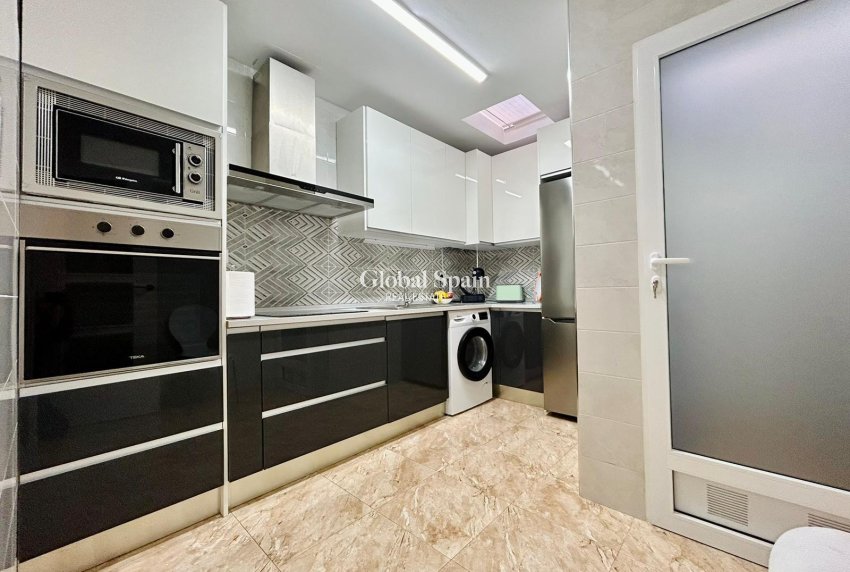 Resale - HOUSE -
TORREVIEJA - Costa Blanca