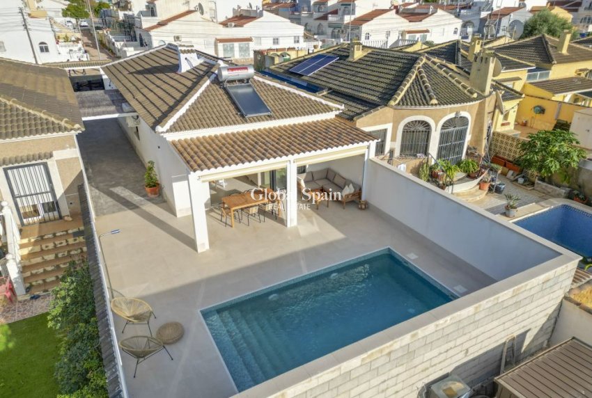 Resale - HOUSE -
TORREVIEJA - Costa Blanca