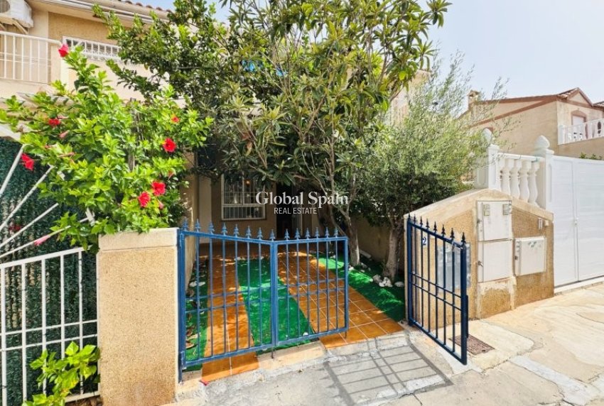 Resale - HOUSE -
TORREVIEJA - Costa Blanca