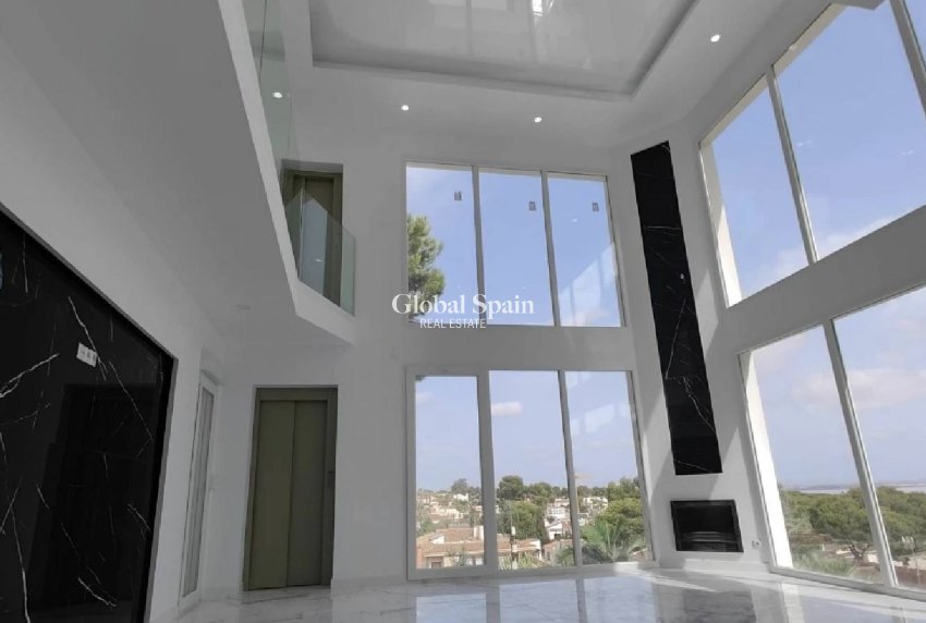 Resale - HOUSE -
TORREVIEJA - Costa Blanca