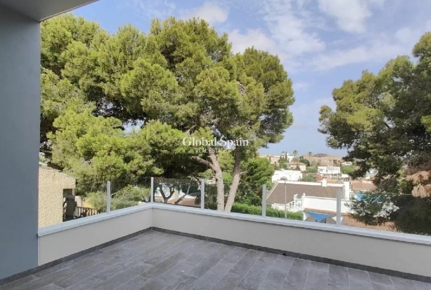 Resale - HOUSE -
TORREVIEJA - Costa Blanca