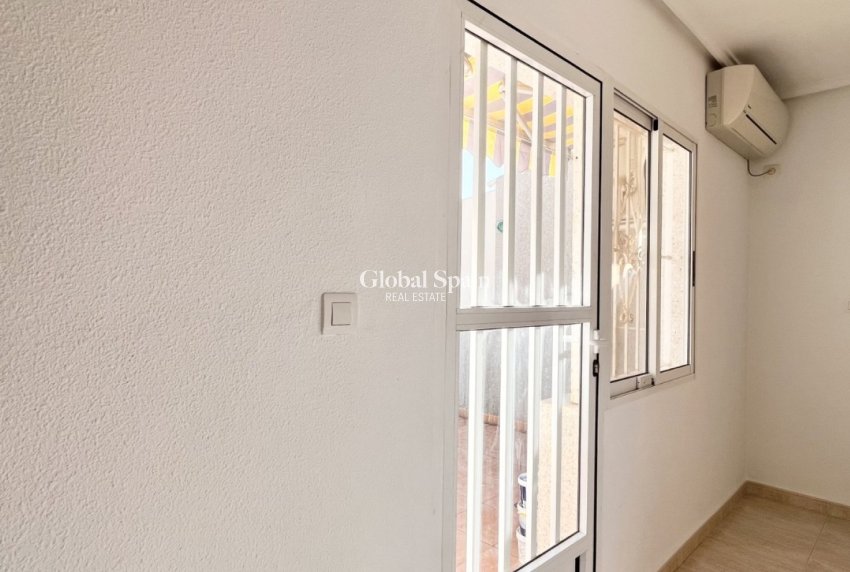 Resale - HOUSE -
TORREVIEJA - Costa Blanca