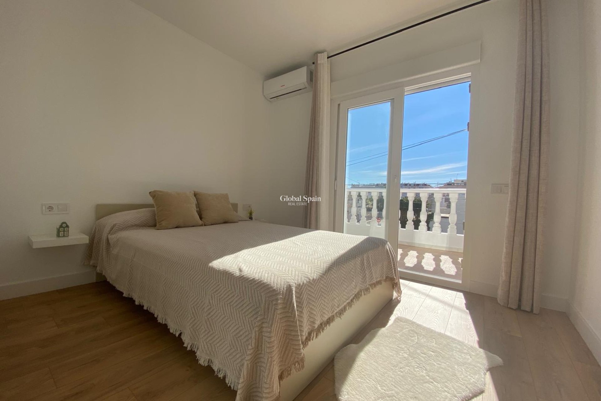 Resale - HOUSE -
TORREVIEJA - Costa Blanca