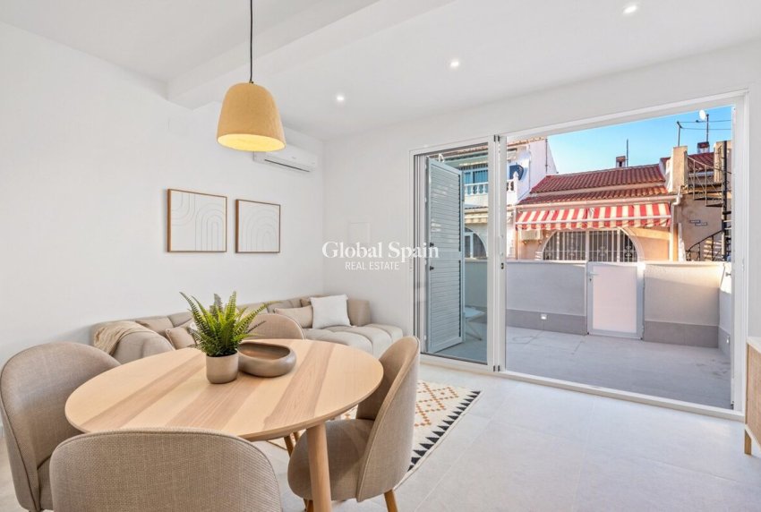 Resale - HOUSE -
TORREVIEJA - Costa Blanca