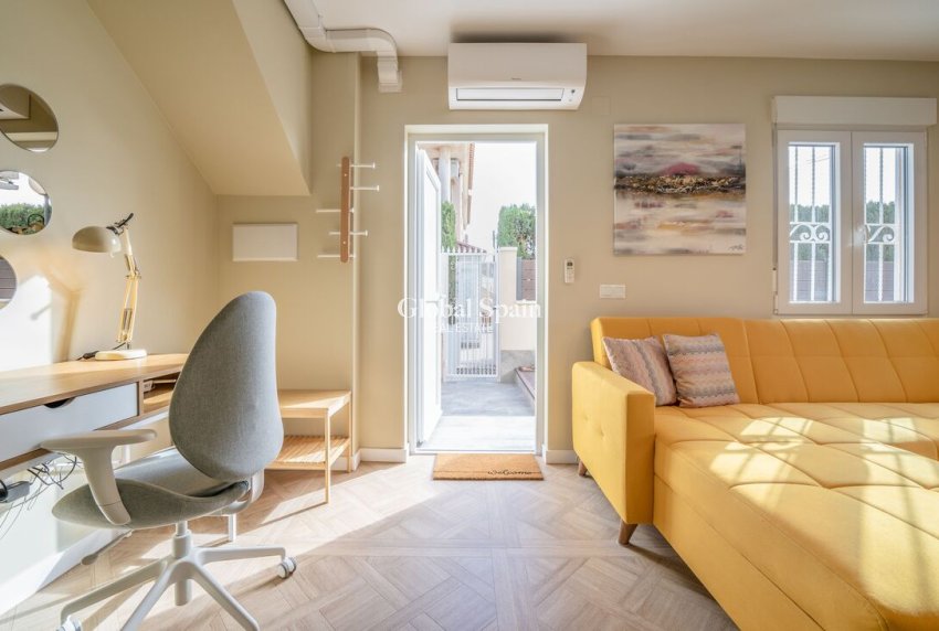 Resale - HOUSE -
TORREVIEJA - Costa Blanca