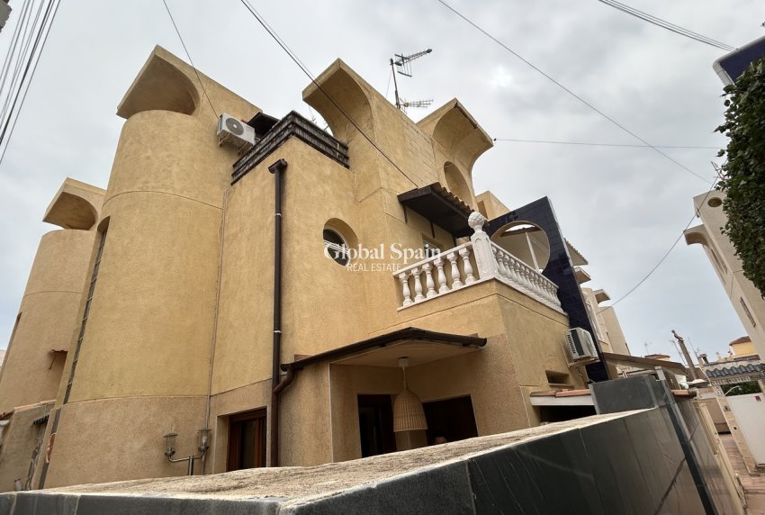 Resale - HOUSE -
TORREVIEJA - Costa Blanca