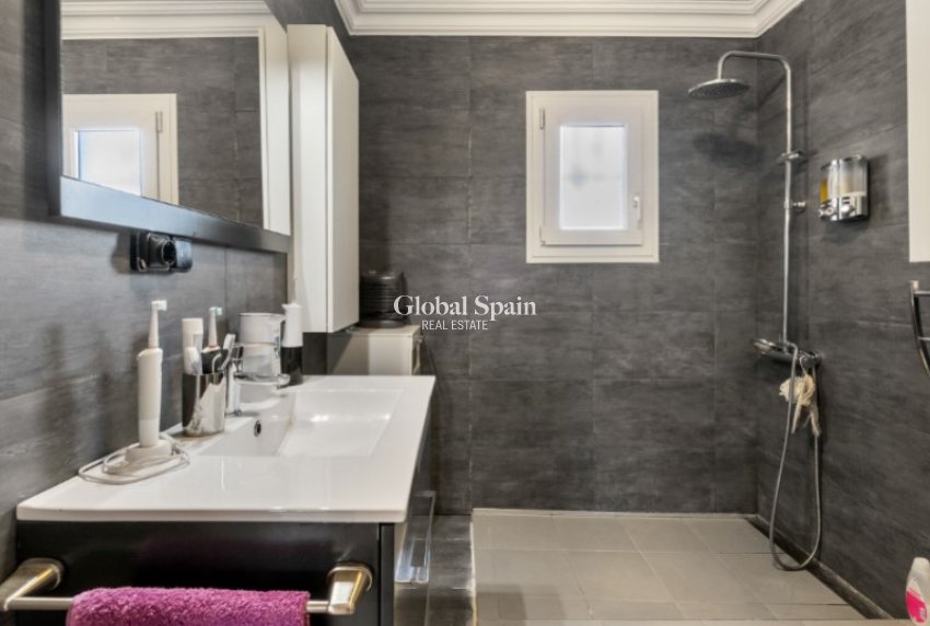 Resale - HOUSE -
TORREVIEJA - Costa Blanca