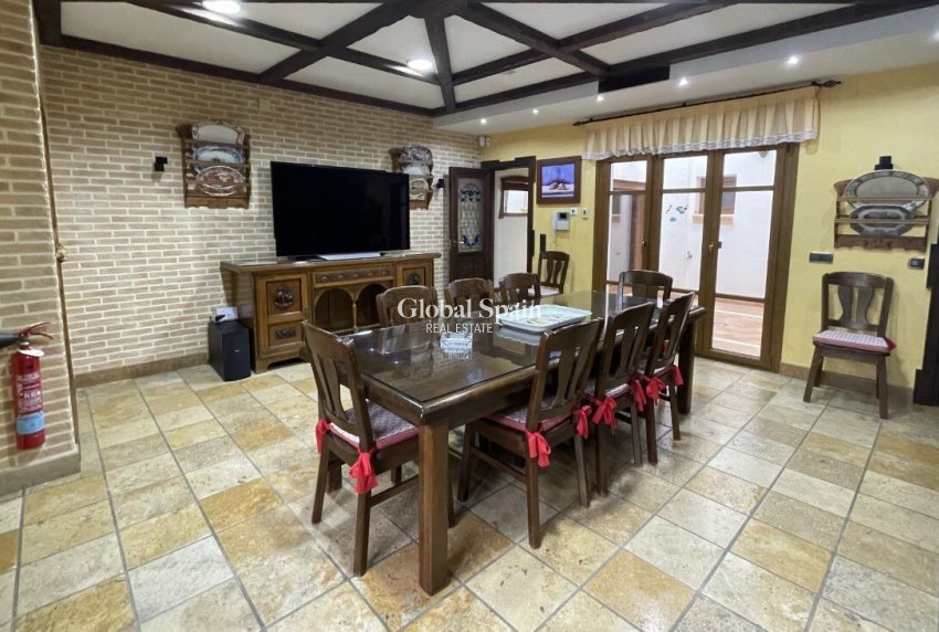 Resale - HOUSE -
TORREVIEJA - Costa Blanca