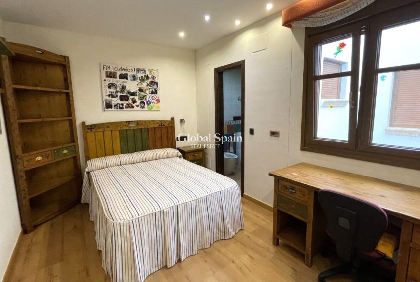 Resale - HOUSE -
TORREVIEJA - Costa Blanca