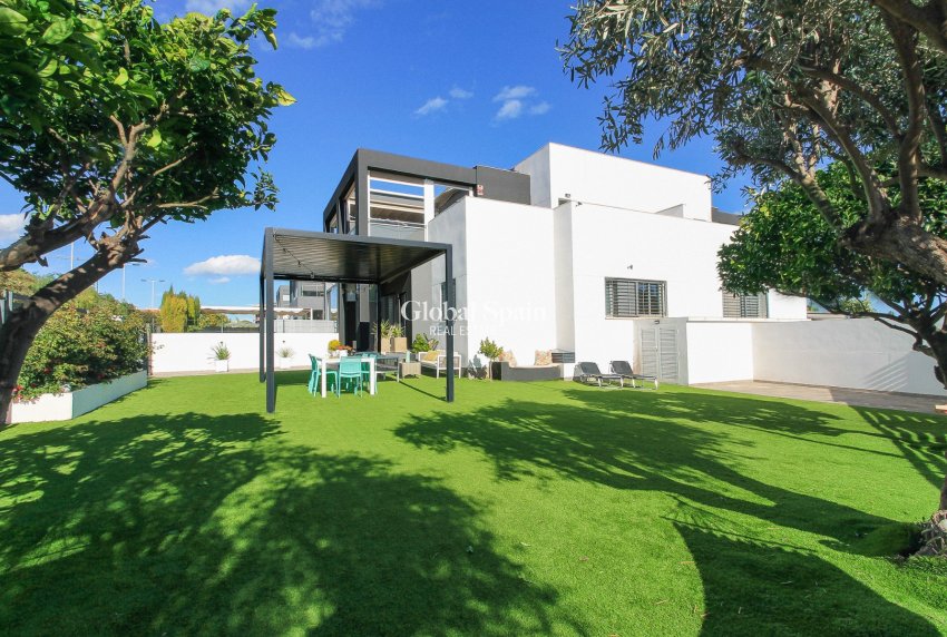 Resale - HOUSE -
TORREVIEJA - Costa Blanca