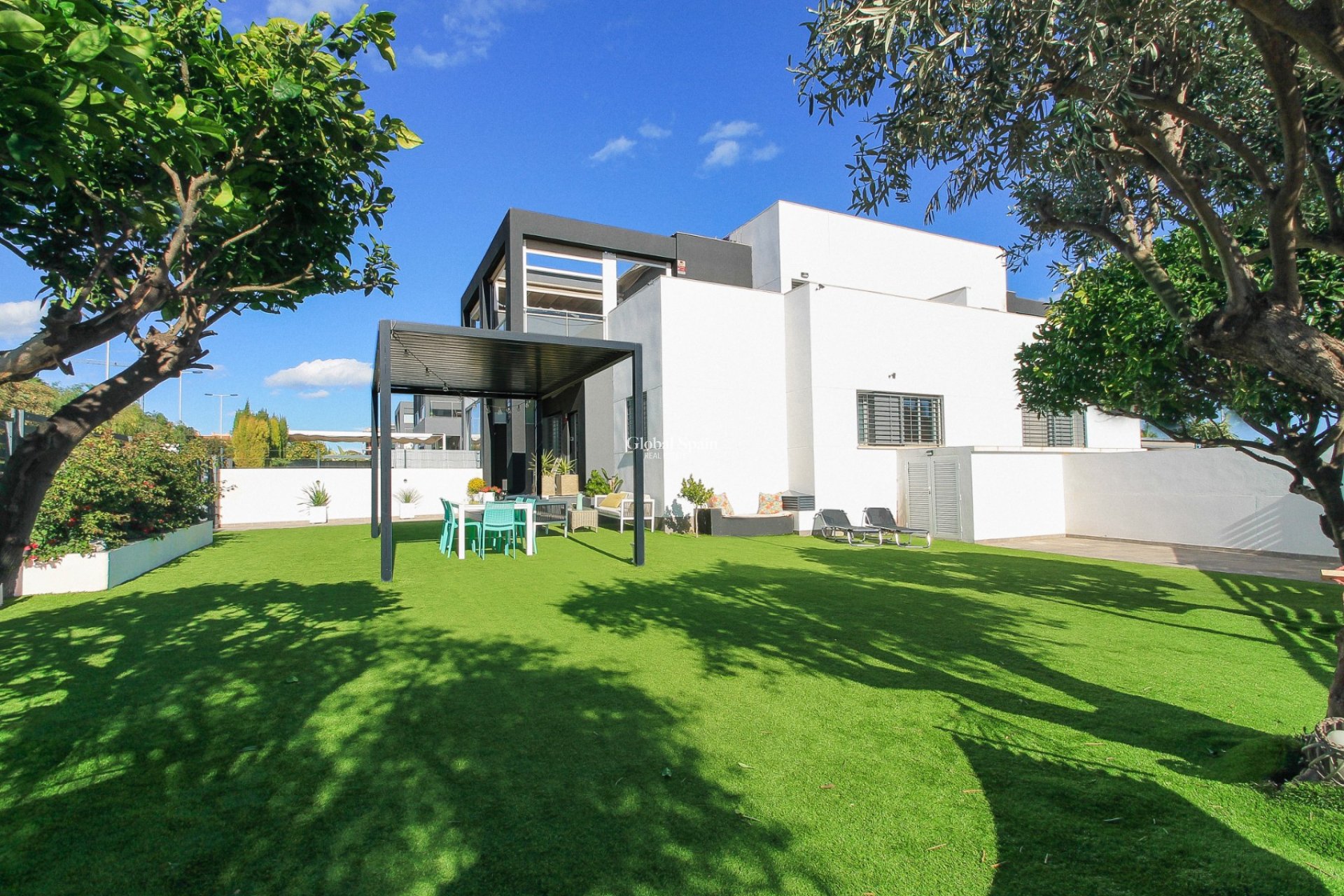 Resale - HOUSE -
TORREVIEJA - Costa Blanca