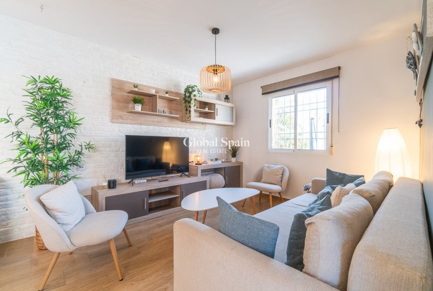 Resale - HOUSE -
TORREVIEJA - Costa Blanca