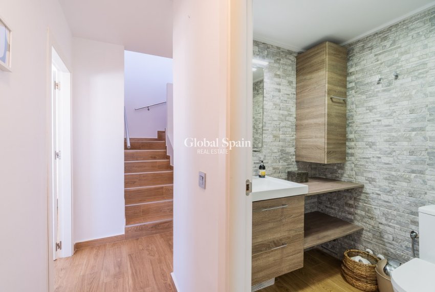 Resale - HOUSE -
TORREVIEJA - Costa Blanca