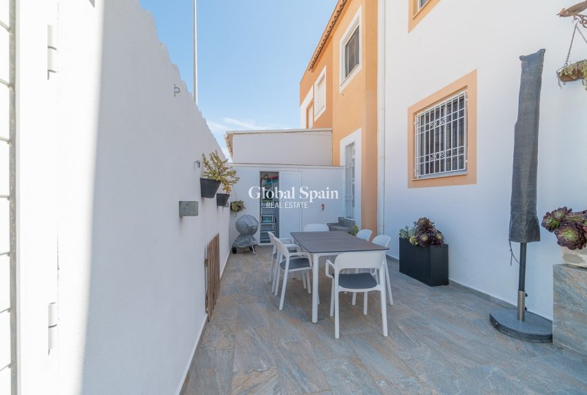 Resale - HOUSE -
TORREVIEJA - Costa Blanca
