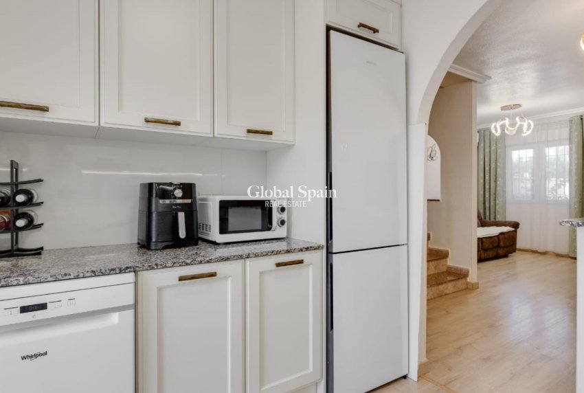 Resale - HOUSE -
TORREVIEJA - Costa Blanca