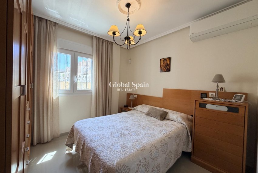 Resale - HOUSE -
TORREVIEJA - Costa Blanca