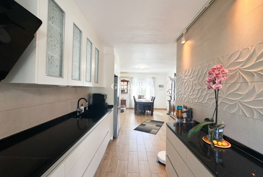 Resale - HOUSE -
TORREVIEJA - Costa Blanca