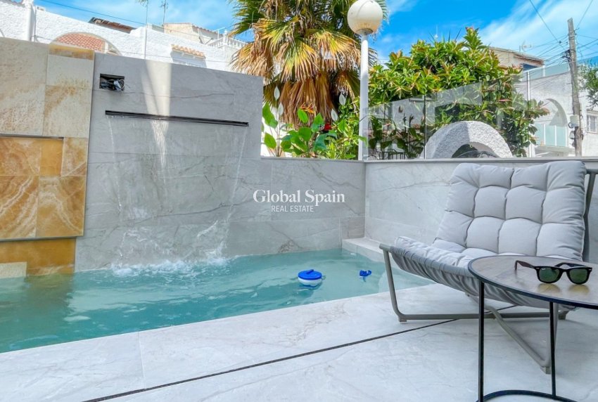Resale - HOUSE -
TORREVIEJA - Costa Blanca